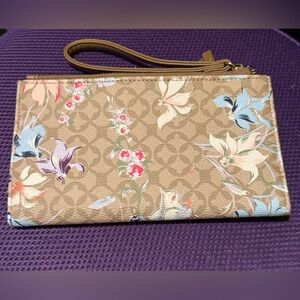 Floral Beige Wristlet Clutch. NWOT